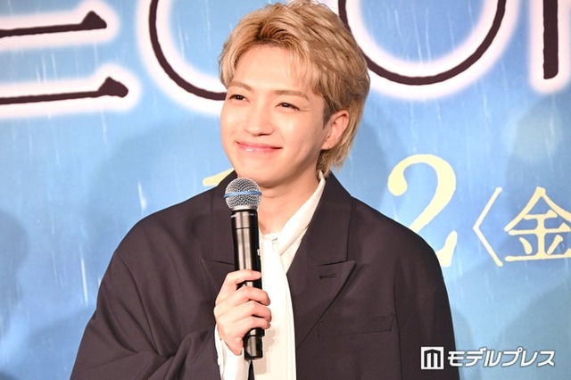 満面の笑みで「リーダー、スケジュールよろしく！」と大橋和也になにわ男子の忘年会を懇願する西畑大吾（C）モデルプレス