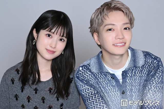モデルプレスのインタビューに応じた西畑大吾＆福本莉子（C）モデルプレス