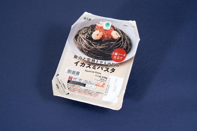 魚介と完熟トマトの旨み イカスミパスタ（税込430円）（提供画像）