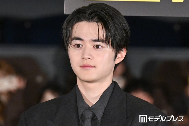「藁にもすがる獣たち」公開初日舞台挨拶に出席した鈴鹿央士（C）モデルプレス