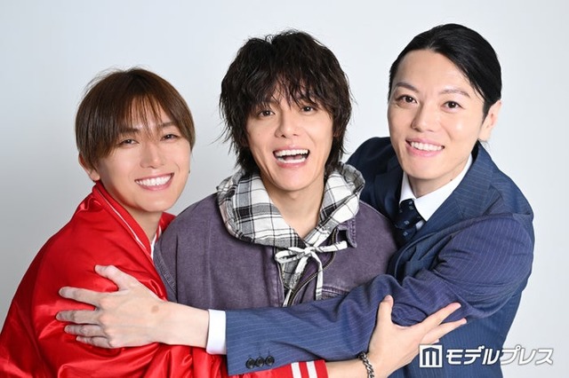 （左から）室将也、室龍太、室たつき（C）モデルプレス