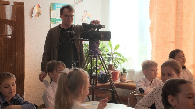 『プーチンの愛国教室』© 2025 made in copenhagen Aps, Pink Productions s.r.o.