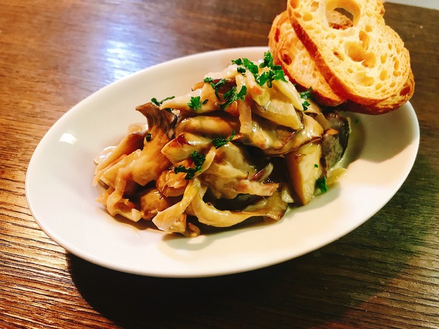 簡単なのに美味しすぎる！「きのこのクリーム煮」そのままでも、パスタに絡めても【シェフのテク】