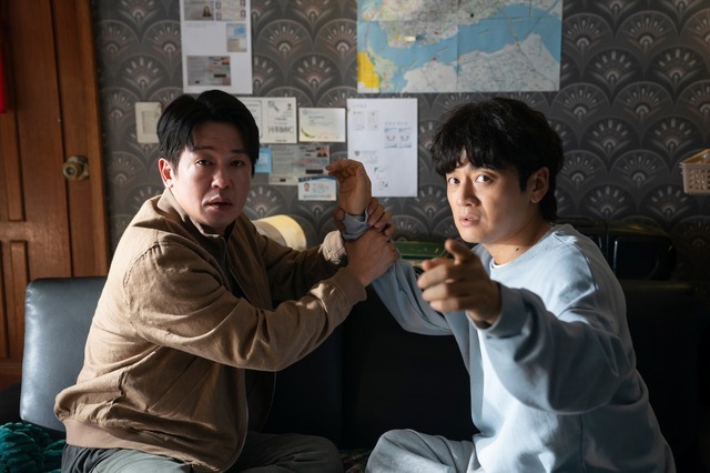 『インフォーマー／情報提供者』2025 COPYRIGHT  POPCORN FILM. ALL RIGHTS RESERVED