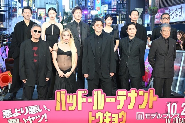 （上段左から）村上淳、向里祐香、岩田剛典、西野七瀬、野村周平、中野英雄（下段左から）三池崇史監督、リヴ・モーガン、小栗旬、間宮祥太朗、舘ひろし（C）モデルプレス