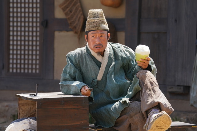 『王と生きる男』© 2026 SHOWBOX, ONDA WORKS AND B.A. ENTERTAINMENT ALL RIGHTS RESERVED.