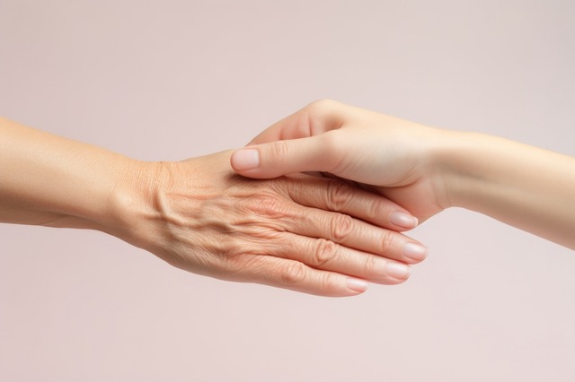 「なんだか手の老化が気になる」40・50代がやりがちな「手洗い＆食器洗いのNG習慣」とは？皮膚科医が教える「美しい手でいられるコツ」