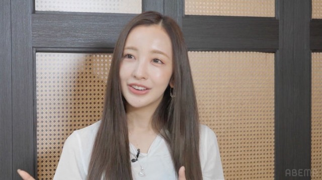 板野友美「エイジレスボーイズ」（C）AbemaTV, Inc.