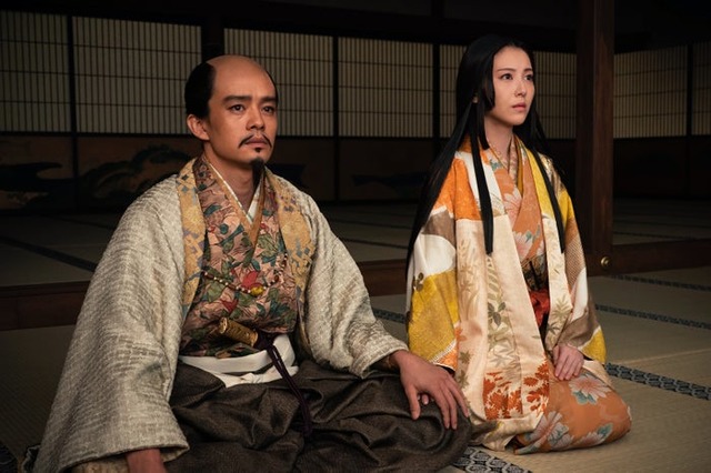池松壮亮、浜辺美波「豊臣兄弟！」第40話（C）NHK