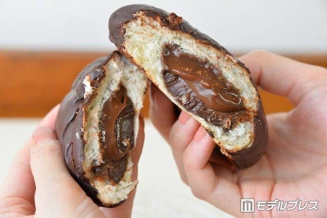 中にはとろっとしたチョコクリームが（C）モデルプレス