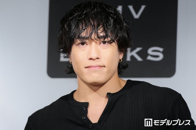 ファースト写真集『1000%』取材会に出席した中務裕太（C）モデルプレス