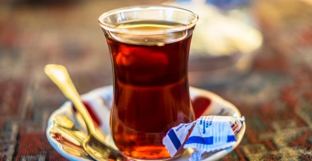 長友も知っとくべき！？ペペ先輩が教える「トルコのお茶の飲み方」