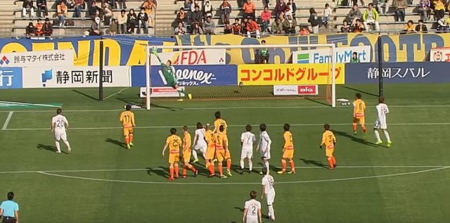 清水GK六反勇治、驚異の跳躍力で「スーバーセーブ」！野津田の超FKを