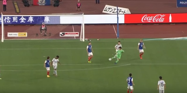 横浜FMの飯倉大樹、パスの精度も凄いぞ！「60m級」の超絶パントキックがこれ