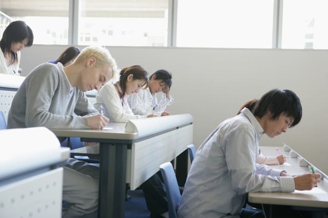 皆さんから寄せられた家計の悩みにお答えする、その名も「マネープランクリニック」。今回の相談者は、4人のお子さんを抱える40歳の主婦の方。ファイナンシャル・プランナーの八ツ井慶子さんが担当します。