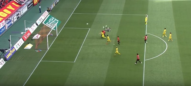 日本代表GK中村航輔、「頭から落下」の負傷シーンが完全に恐怖だった…