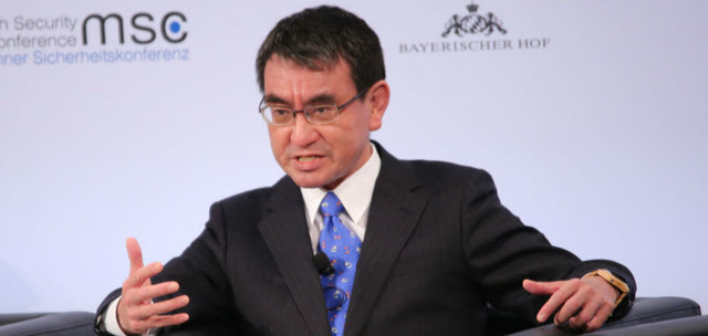 湘南サポの河野外相、名門クラブ元会長の大統領に挑戦状！「そのうち勝負しましょう」