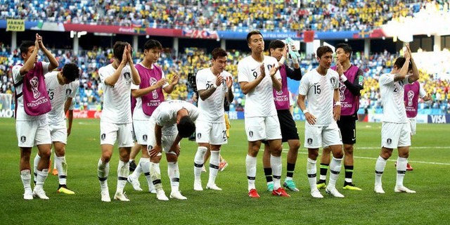 W杯から帰国の韓国代表に生卵…その映像が話題に