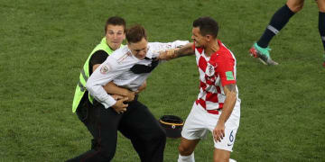 W杯決勝戦に乱入の人気バンド、ついに解放される