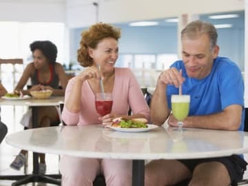 少ししか年金がもらえない人は、老後はどう暮らしていったらいいのか、と不安な人も多いでしょう。お金がないという同じような状況の中で、うまくやっていっている人なんているのでしょうか？