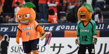 W杯決勝前にJリーグ！「30回目の四国ダービー」などJ2・J3が開催