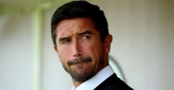 キューウェル監督、リーグ戦初指揮で「レッドカードを食らって退場」