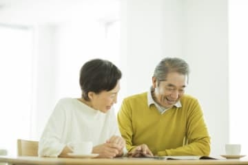 50代で、老後資金の必要性を認識していない割合は45.6%、資金計画を立てていない割合は62%、資金確保ができていない割合は72%という調査結果が出ました。どのように対処すればよいのでしょうか