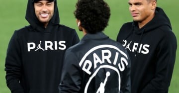 「PSG×ジョーダン」のコラボアイテム、ネイマールやエンバペらが着る！画像で見よう