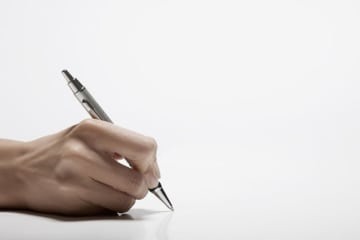 何にいくら使うのか？といったことを先に決めることを「予算を立てる」といいます。予算を立てることは家計管理には絶対条件です。予算を立てることで初めてライプランである夢や目標を実現させることができます。ここでは、賢い予算の決め方について解説します。予食費、水道光熱費、お小遣いなどについて考えてみましょう。