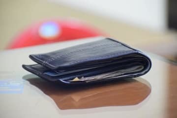 お金を貯めるなら、長財布というイメージが定着していますが、実際はどうなのでしょうか？ FPである筆者が実験を試みました