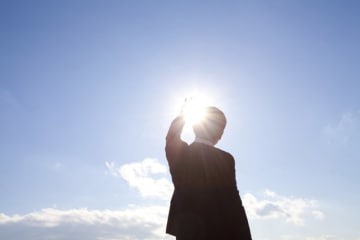 貯金ゼロなどのお金初心者であれば、当面の貯蓄目標額は30万円に設定して貯めていきましょう。30万円貯金を達成するそのコツを紹介します