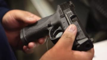 バーで代表戦を見ていた男性、突然射殺される！南アフリカで恐怖の事件
