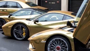 オーバメヤングのランボルギーニを「金色にする動画」がおもしろい