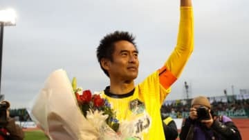 川口能活の現役引退、あのライバルが花束贈呈！「まだ続けて」と伝えた相手は