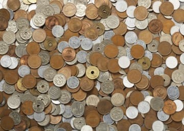 \「お財布」はお金アイテムが集まる大切なツールです。この中身を見直し、最低限の現金とカード決済を使うことによって、お金が貯まる仕組みを作ります。