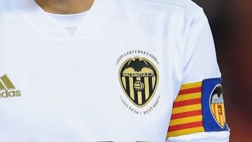 バレンシアの100週年ロゴ、また「バットマン」から訴えられる