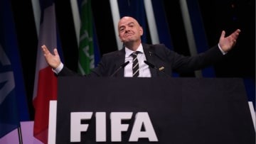 サッカー界のボス！FIFA会長がコーナーキックを蹴るとこうなる