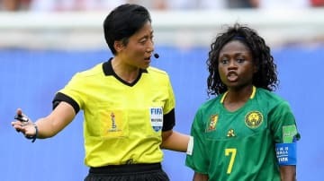 大問題の女子W杯カメルーン戦…中国人主審、「VARを2度ムシ」 か