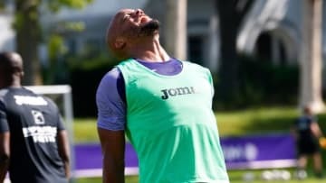 選手兼監督のコンパニ、初試合で献上した「つらい２失点」がこれ