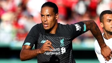 ファン・ダイクが選ぶ！サッカーゲームで使う「最強の5人」はこれだ