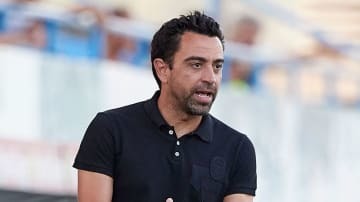 チャビ監督、佐藤隆治主審にブチ切れ！靴をふっとばした場面がこれ