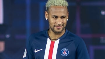 PSG、ネイマールグッズ全撤去はデマか　「証拠映像」を見てみる