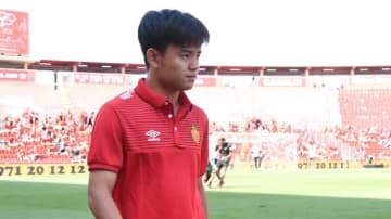 久保建英、マジョルカベンチ外もロッカールームでこんな感じ