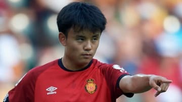 久保建英、吠える！DFを葬った「超ドリブルでPK奪取」がこれ