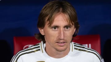 モドリッチがキスしまくる「謎儀式」がこれ