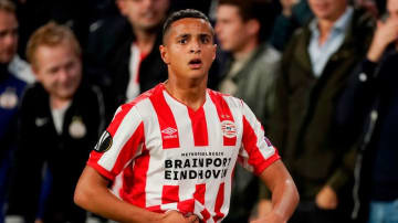 堂安のPSV、いいチームだ…父死去の17歳若手のためにゴール捧げる