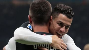 イケメンすぎ！ディバラとロナウドの「さりげないキス」場面がこれ