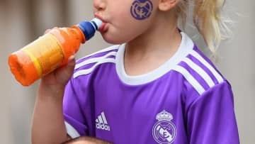 カワいすぎるバルサ嫌い幼女、本家レアル戦に降臨する