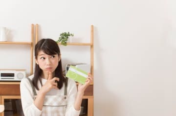 1年で100万円貯めるなら毎月8万3000円の貯蓄。なかなかこれは難しい。2年かけて貯めるとしたら、その半分4万2000円。3年なら2万8000円。長い時間をかければ100万円の壁を超えることができそうですが、失敗しないで壁をクリアするコツはあるのでしょうか。