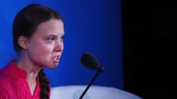 16歳グレタさんをSNSで叩いたユース監督、解雇される